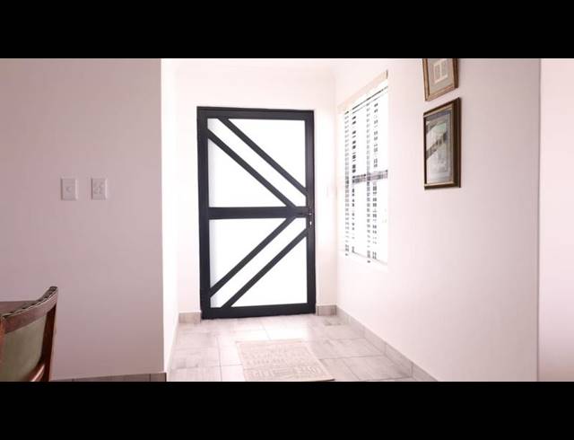 2 BEDROOM HOUSE FOR SALE IN DWARSKERSBOS